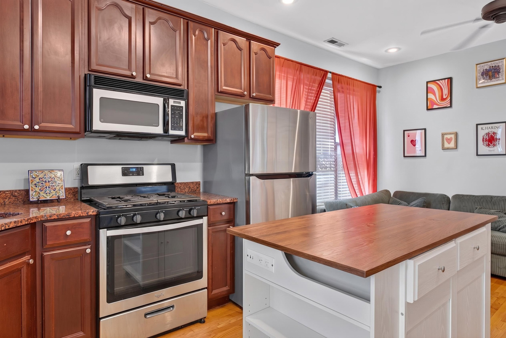 4007 S CALUMET Boulevard Unit: 2S