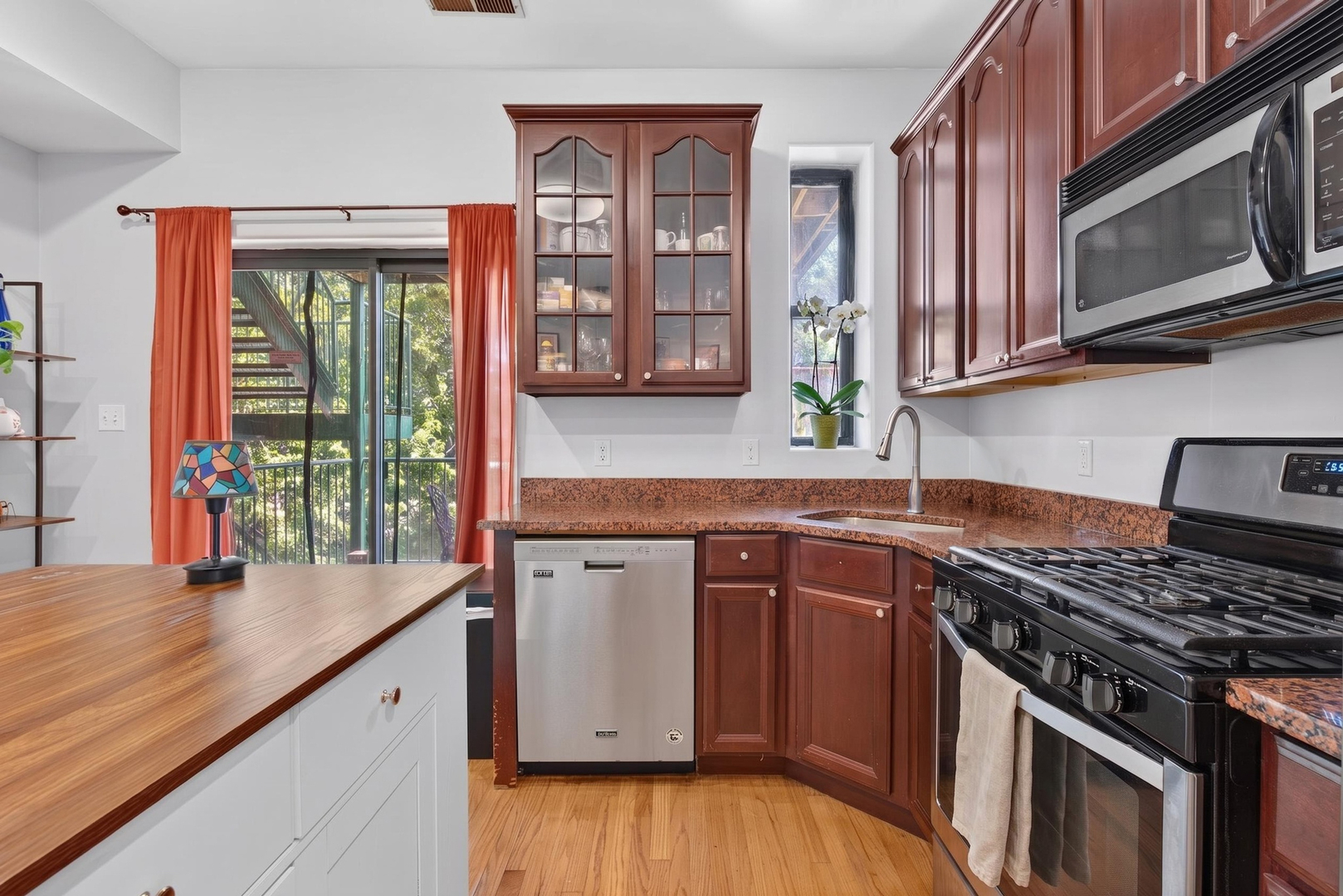 4007 S CALUMET Boulevard Unit: 2S
