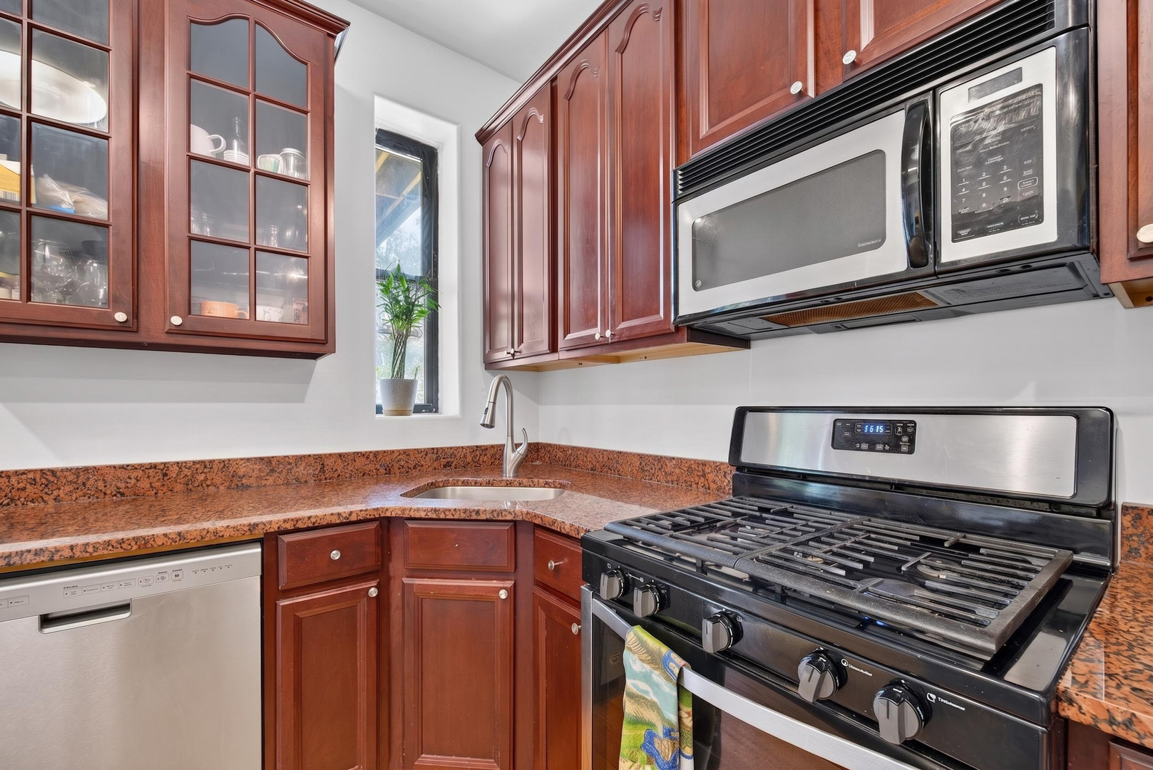 4007 S CALUMET Boulevard Unit: 2S