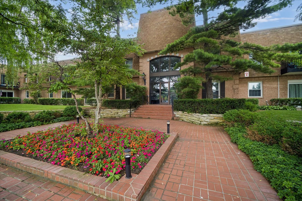 1220 Park Avenue W Unit: 132