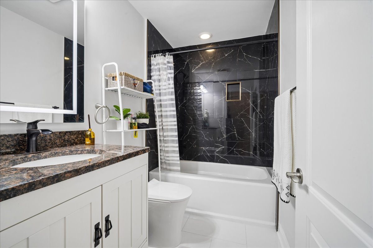 1220 Park Avenue W Unit: 132