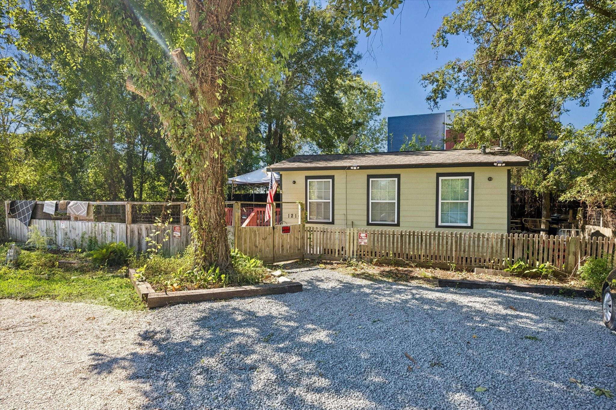 1218 & 1216 Paul Quinn Street