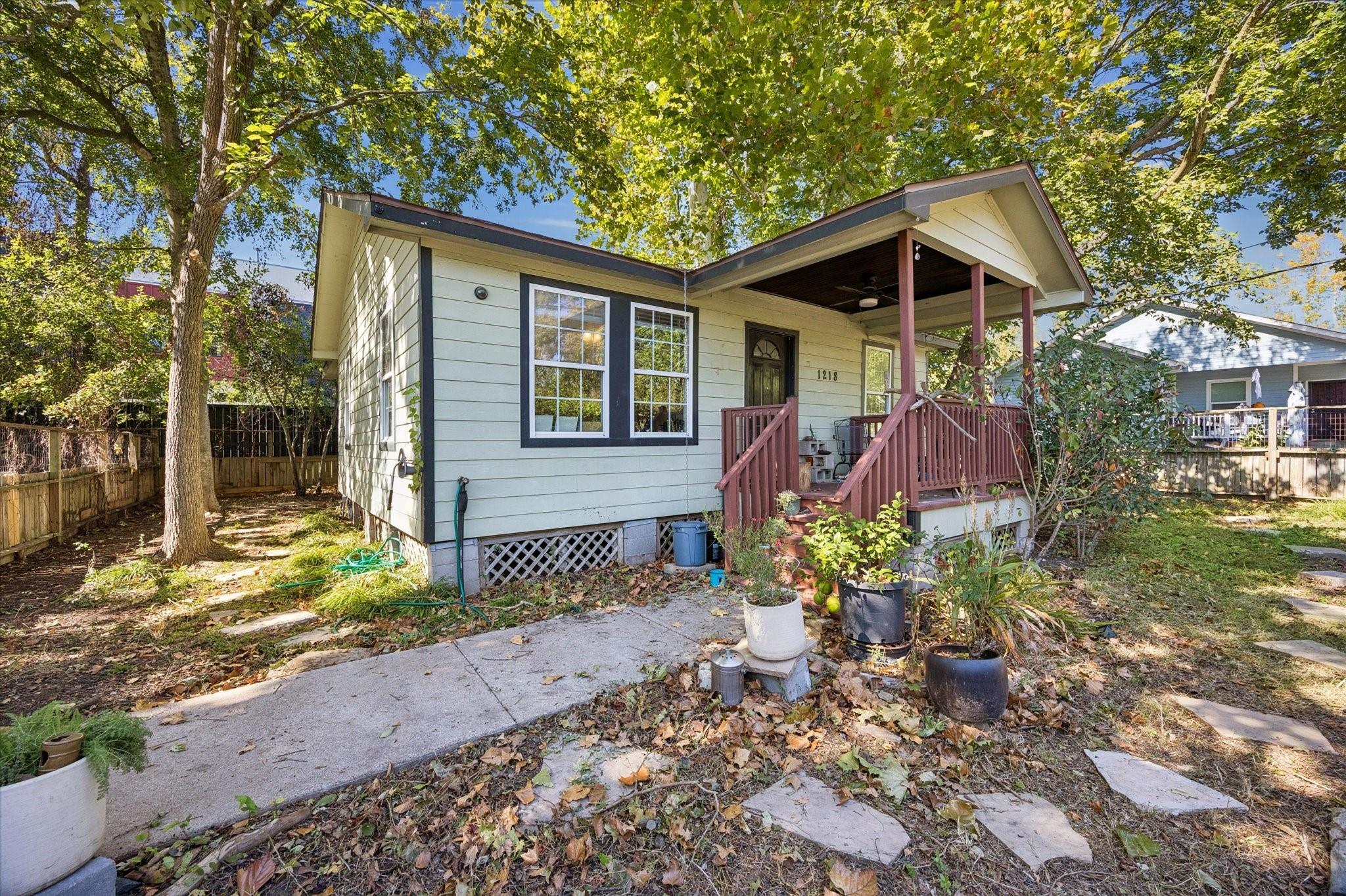 1218 & 1216 Paul Quinn Street