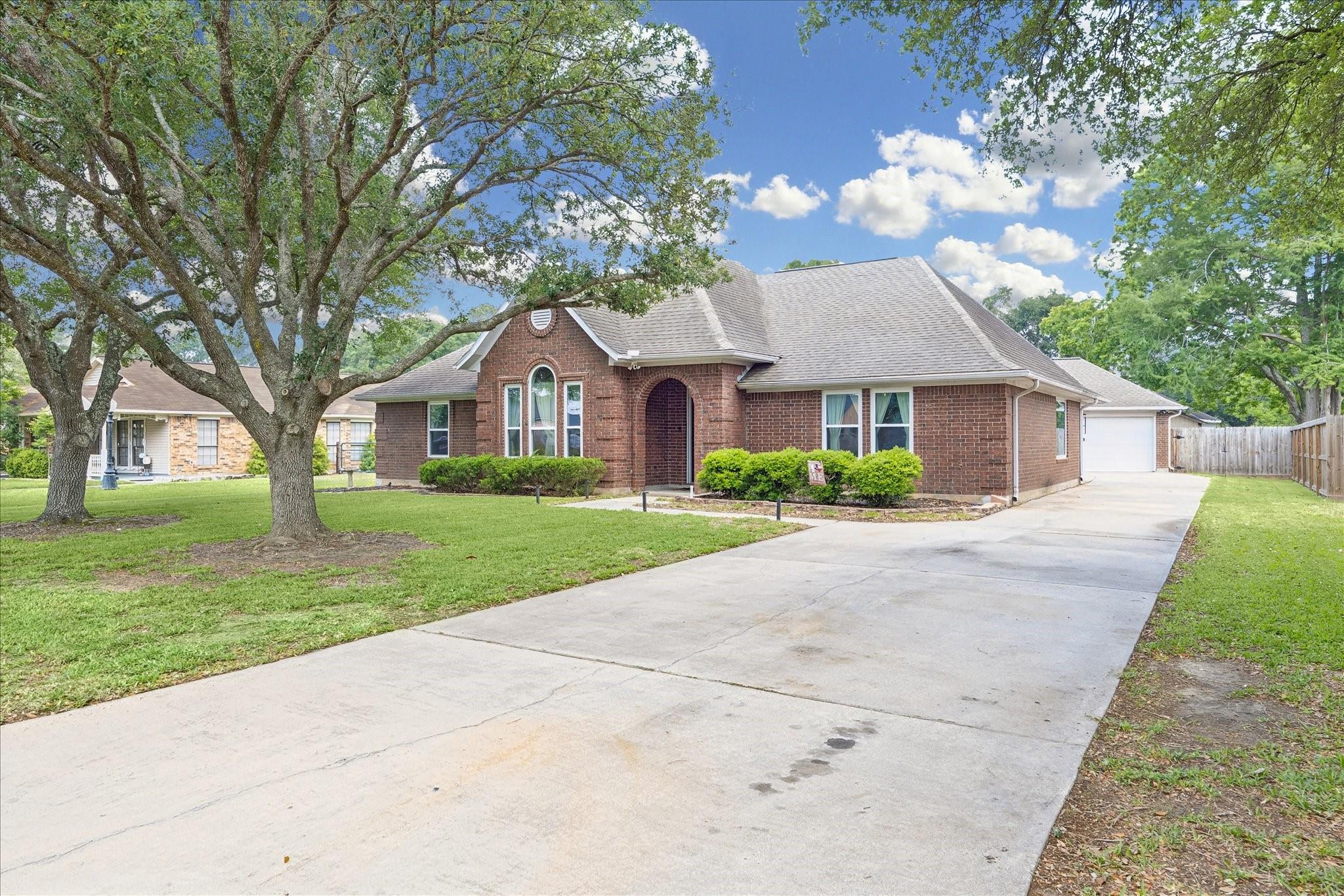 202 W Larkspur Drive