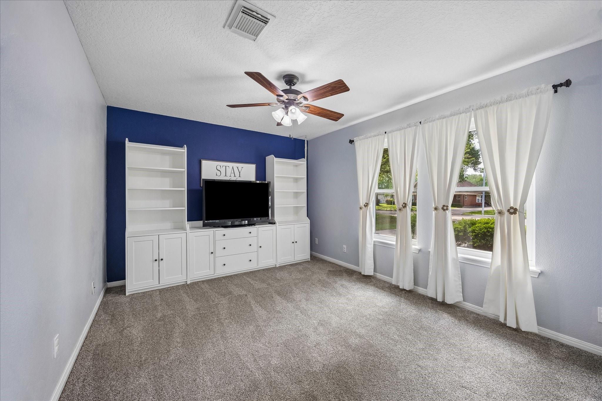 202 W Larkspur Drive