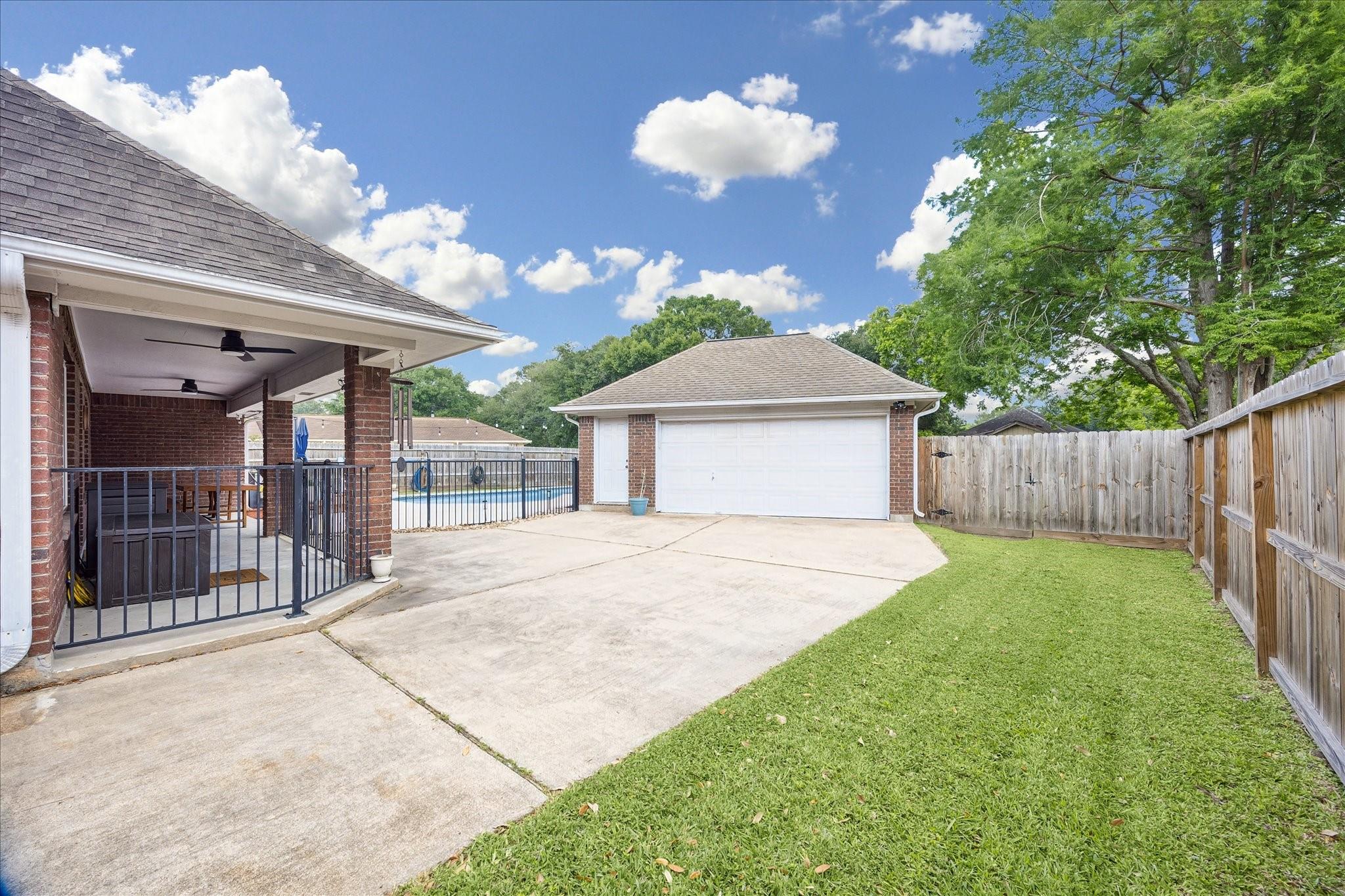 202 W Larkspur Drive