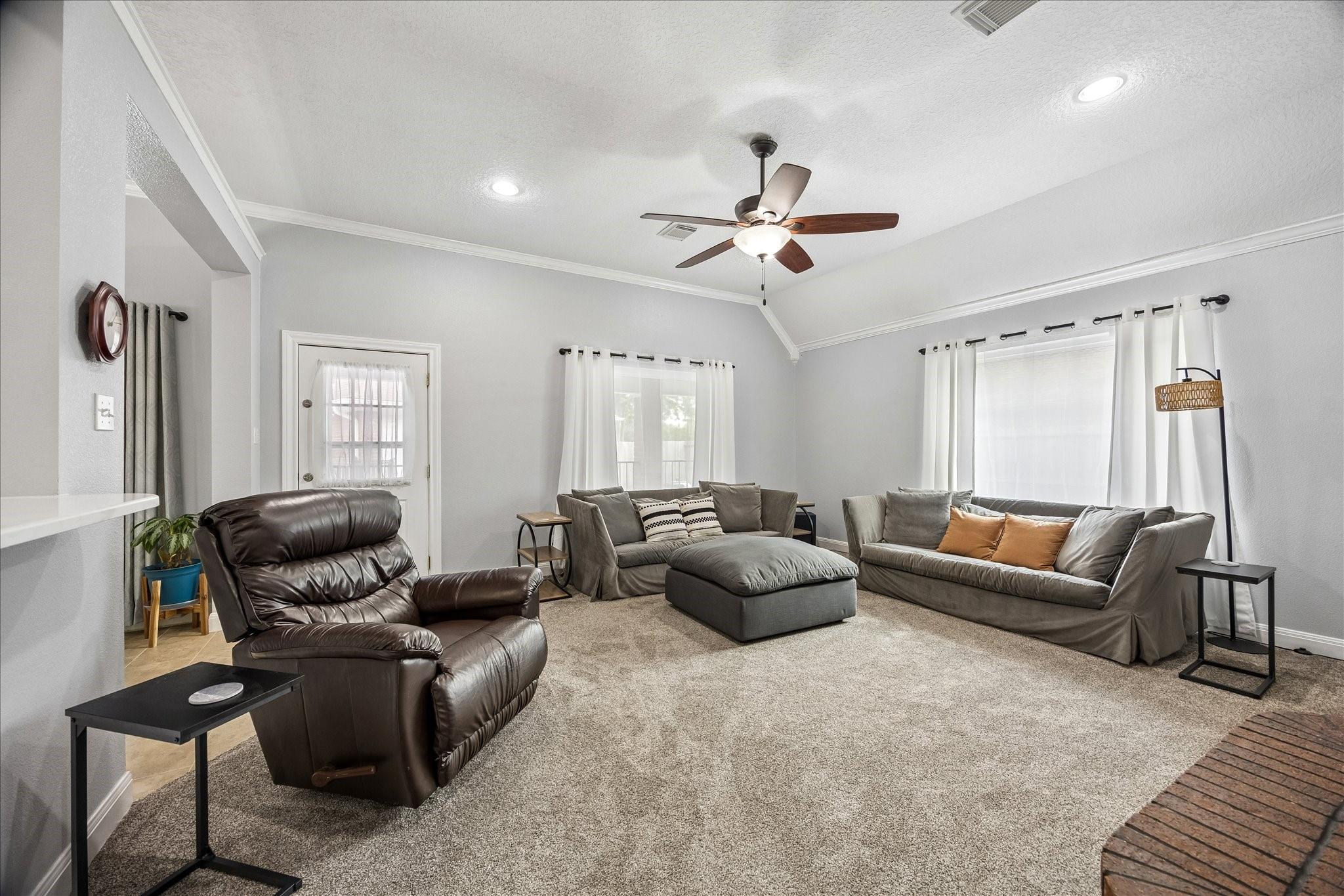 202 W Larkspur Drive
