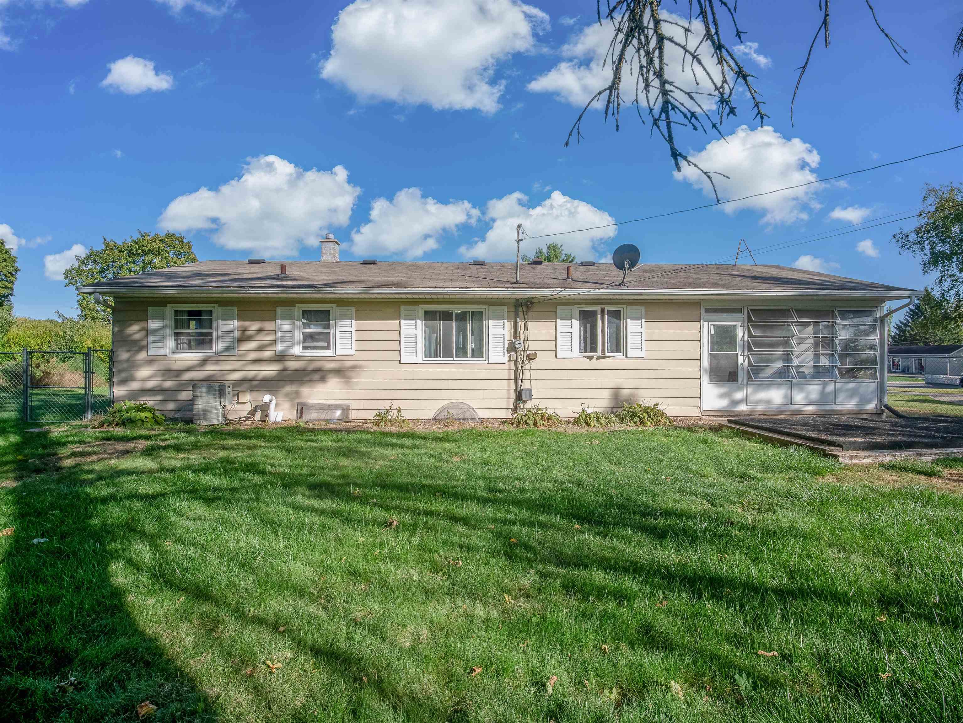 417 N Riverside Drive