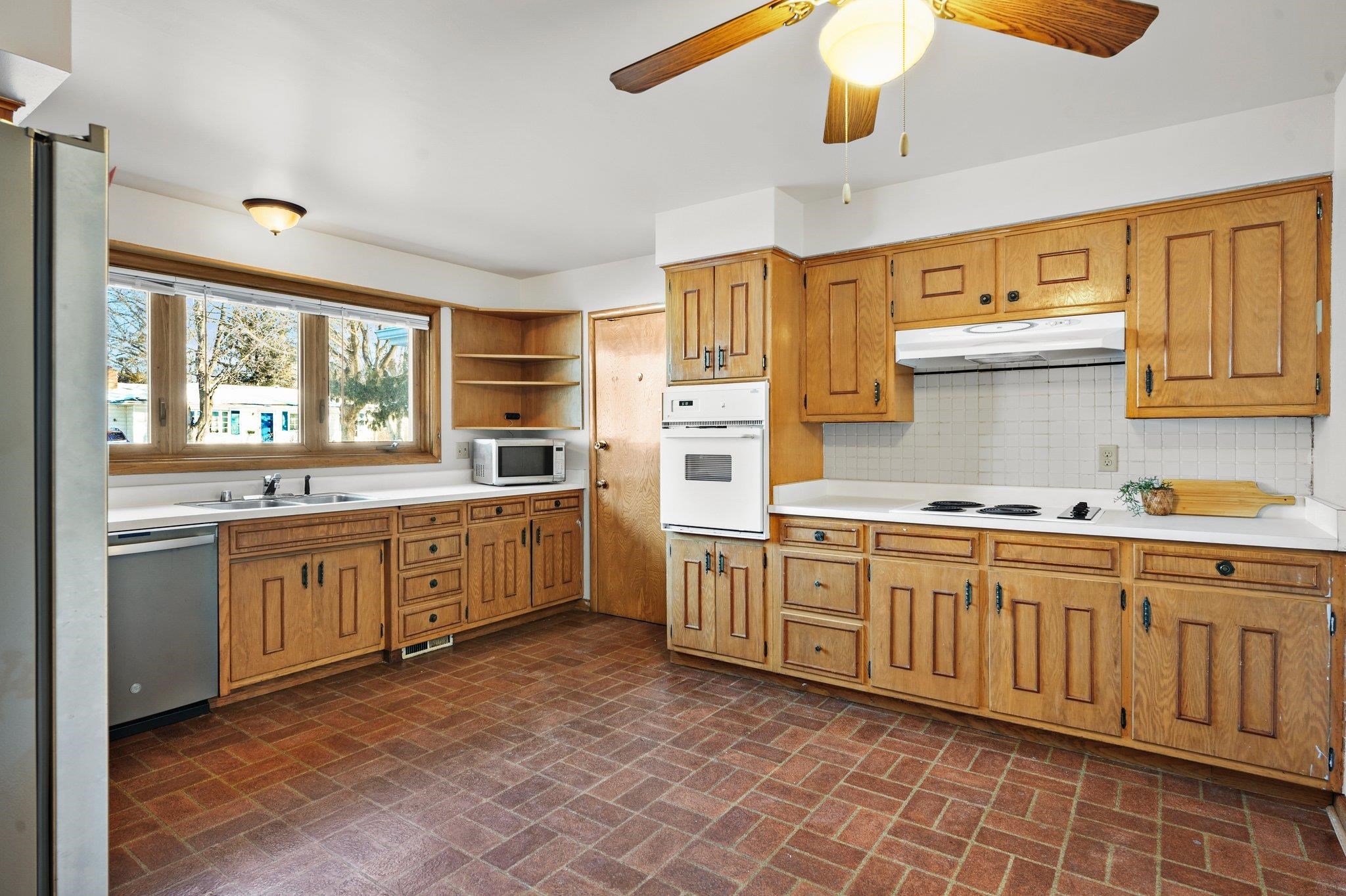 4909 Holiday Drive