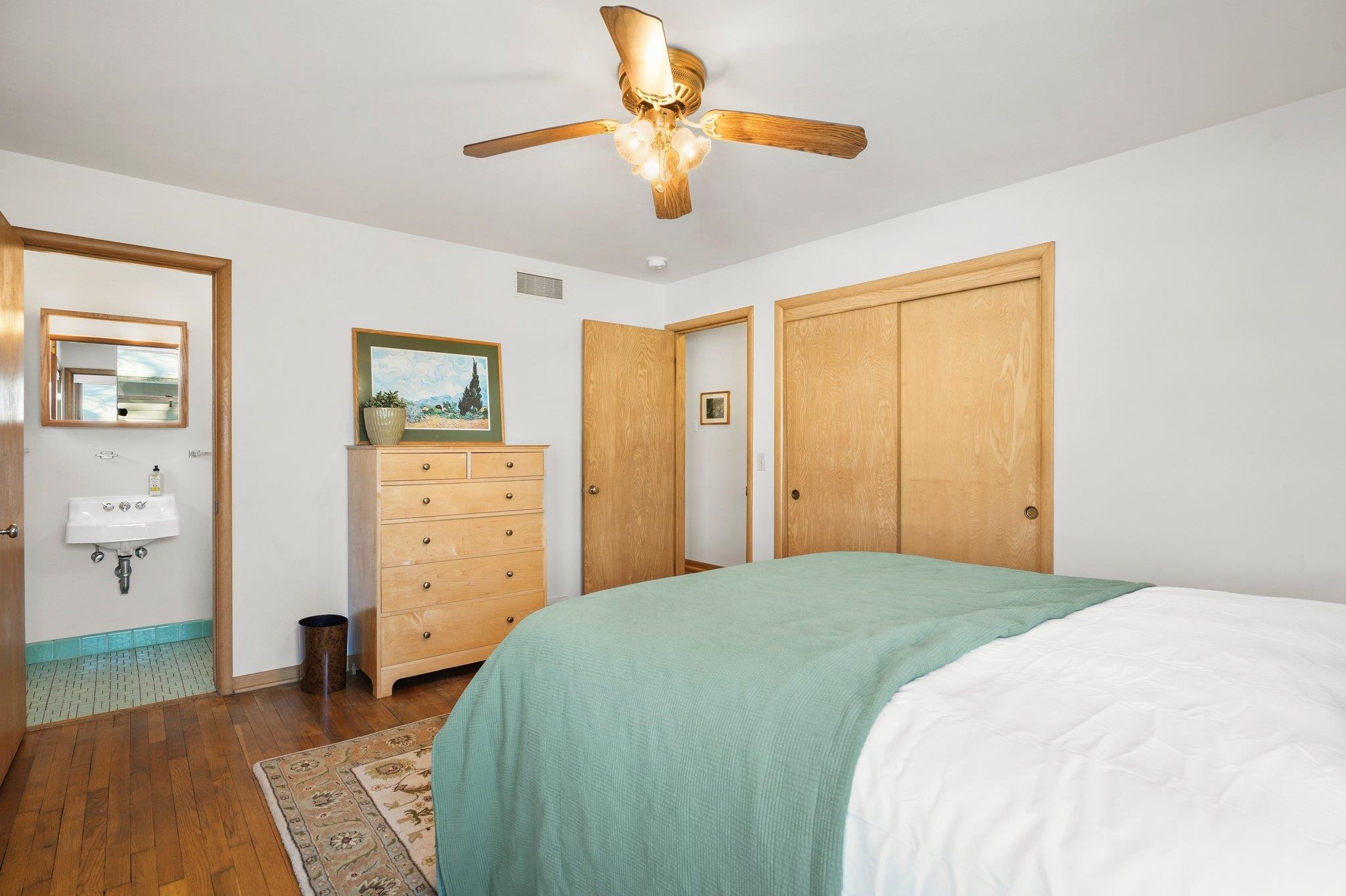 4909 Holiday Drive