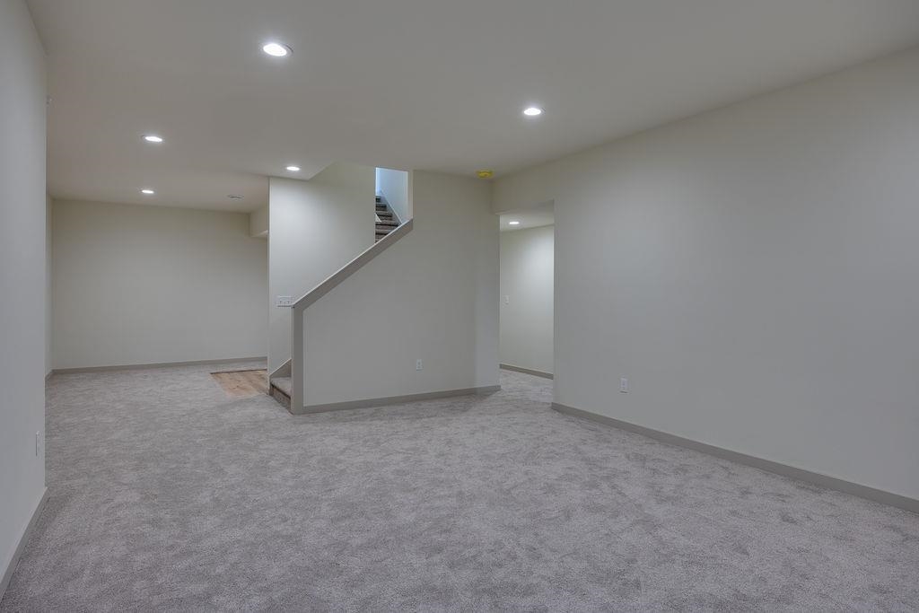 1113 N DIVISION Street