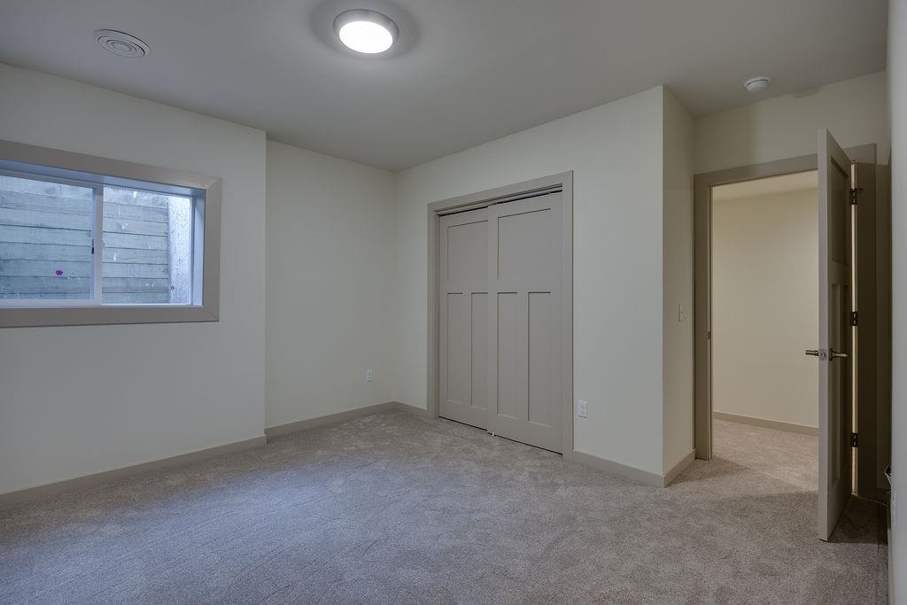 1113 N DIVISION Street