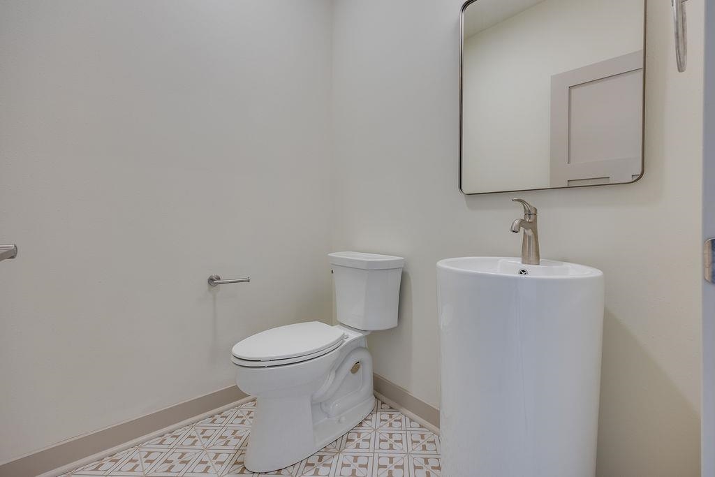 1113 N DIVISION Street