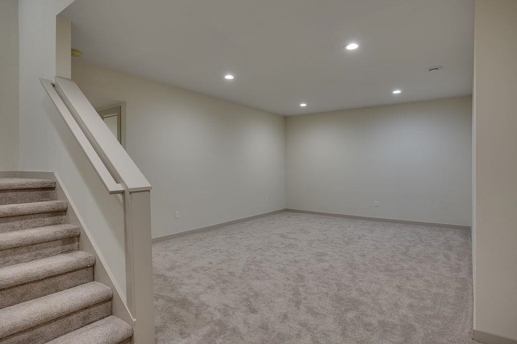 1113 N DIVISION Street