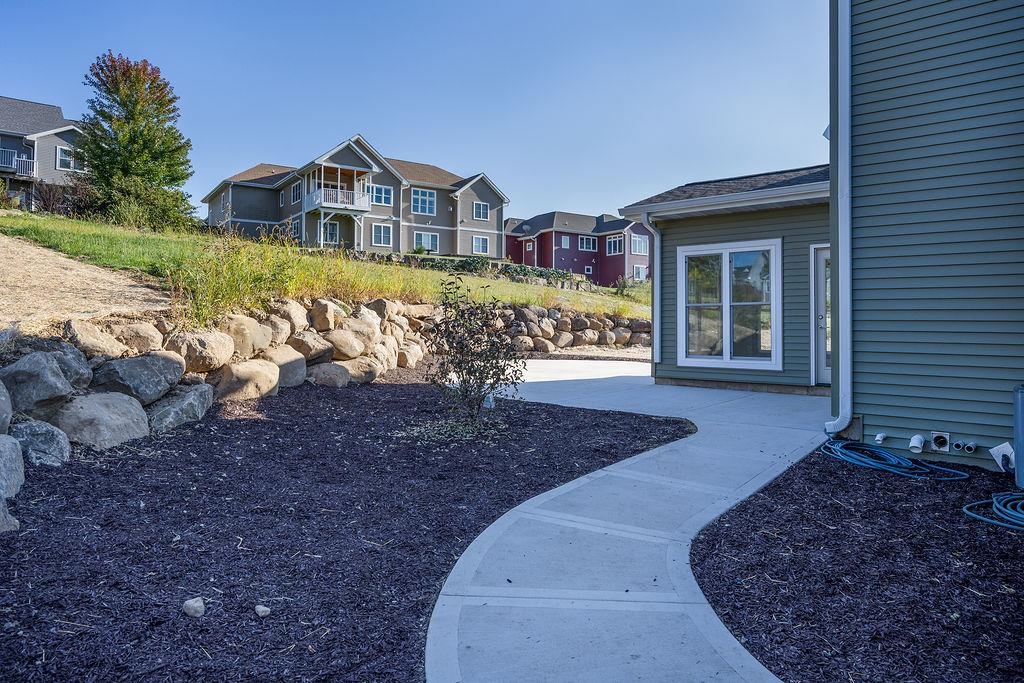 1113 N DIVISION Street