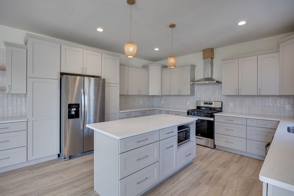 1113 N DIVISION Street