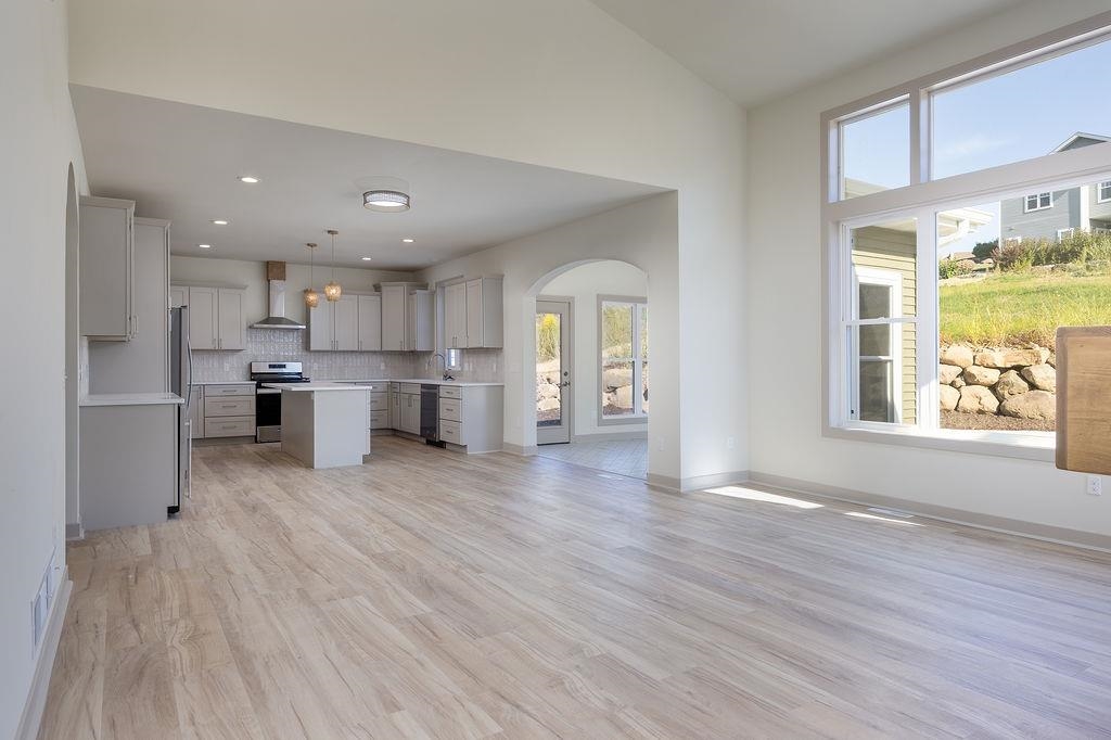 1113 N DIVISION Street