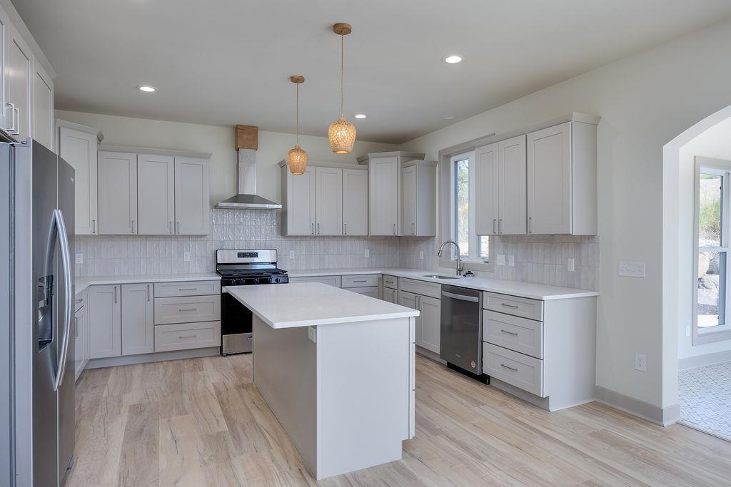 1113 N DIVISION Street