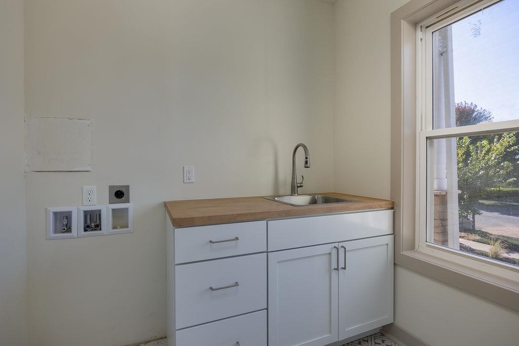 1113 N DIVISION Street