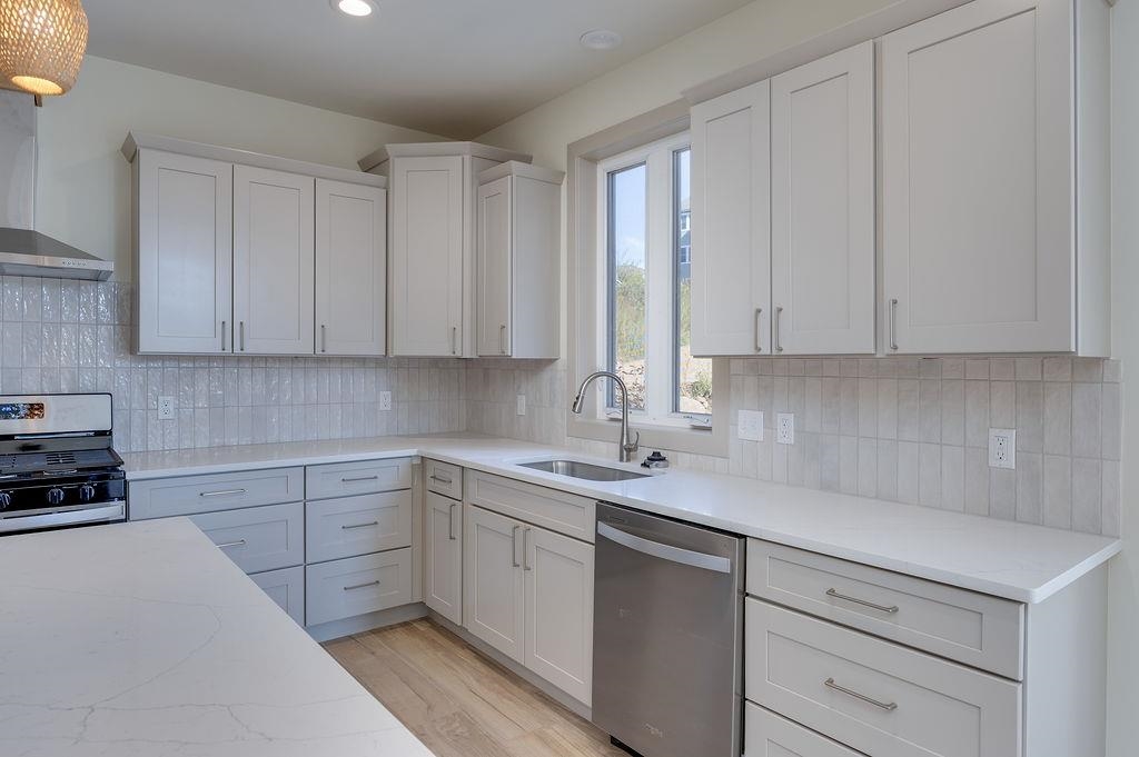 1113 N DIVISION Street