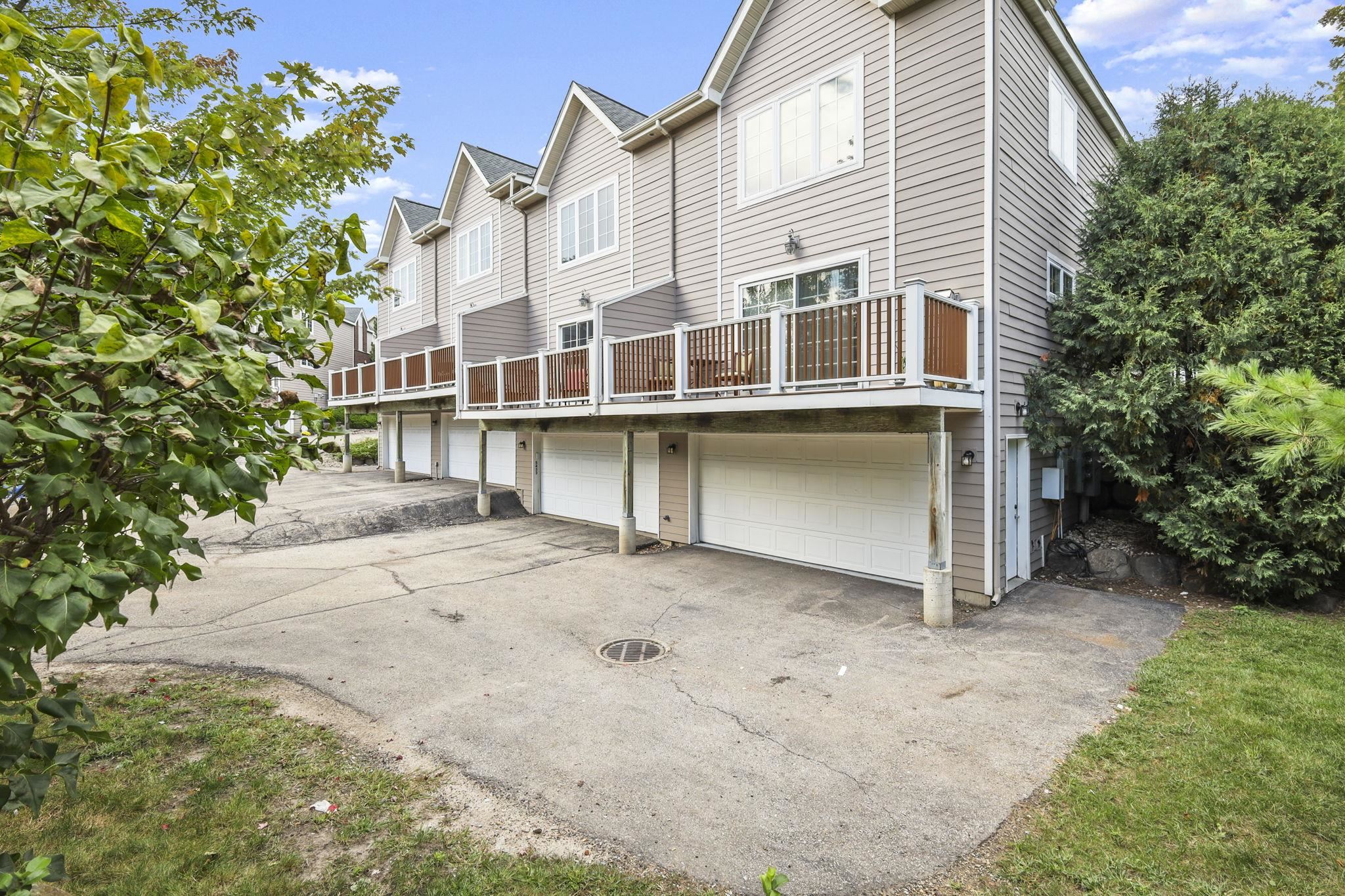 5431 Caddis Bend