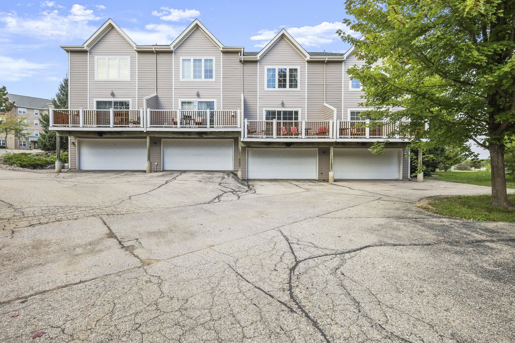 5431 Caddis Bend