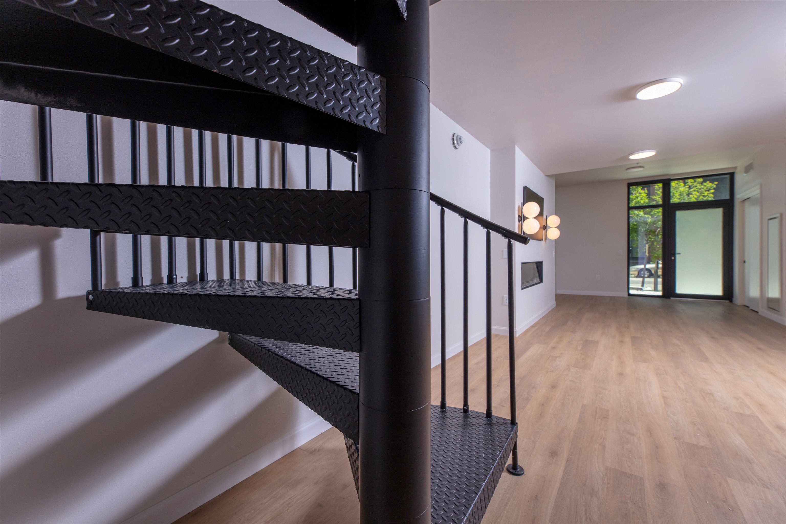 10 S Paterson Street 121