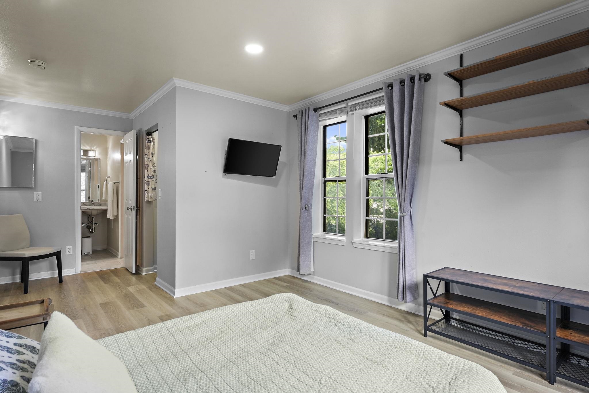 7102 Flagship Drive 2