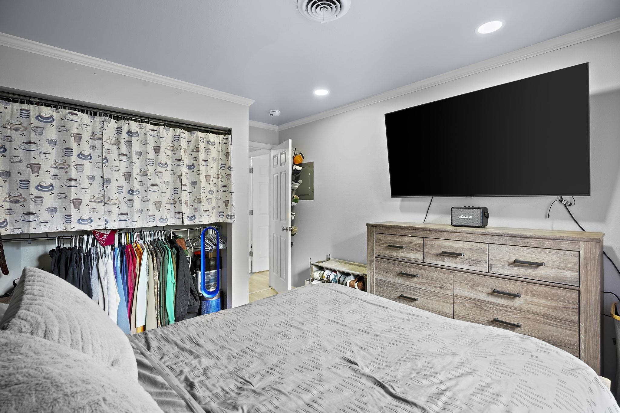 7102 Flagship Drive 2