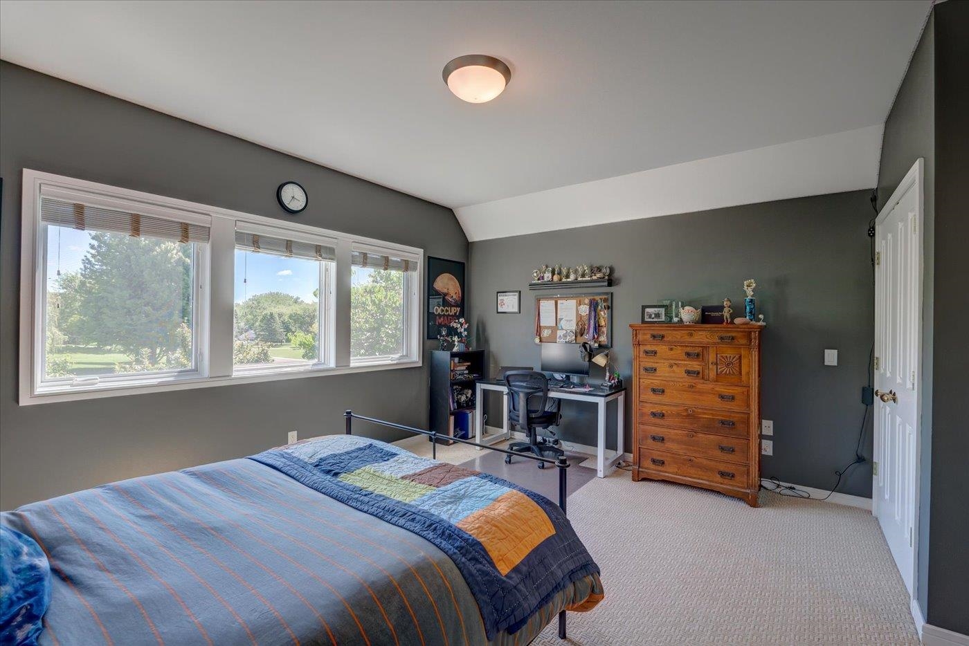 5596 Surrey Lane