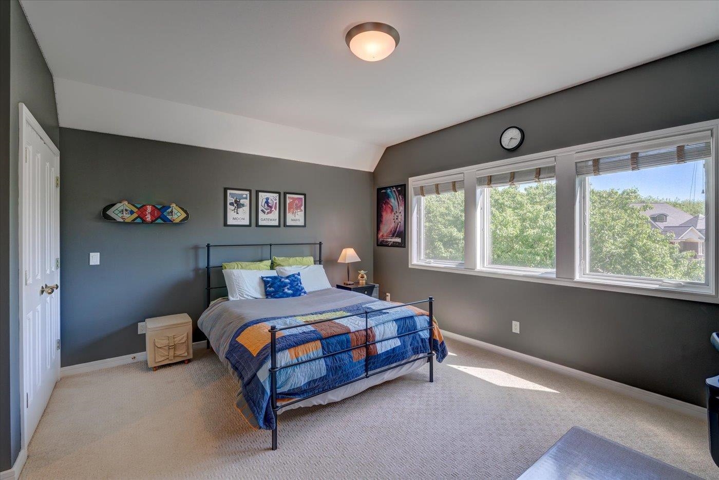 5596 Surrey Lane