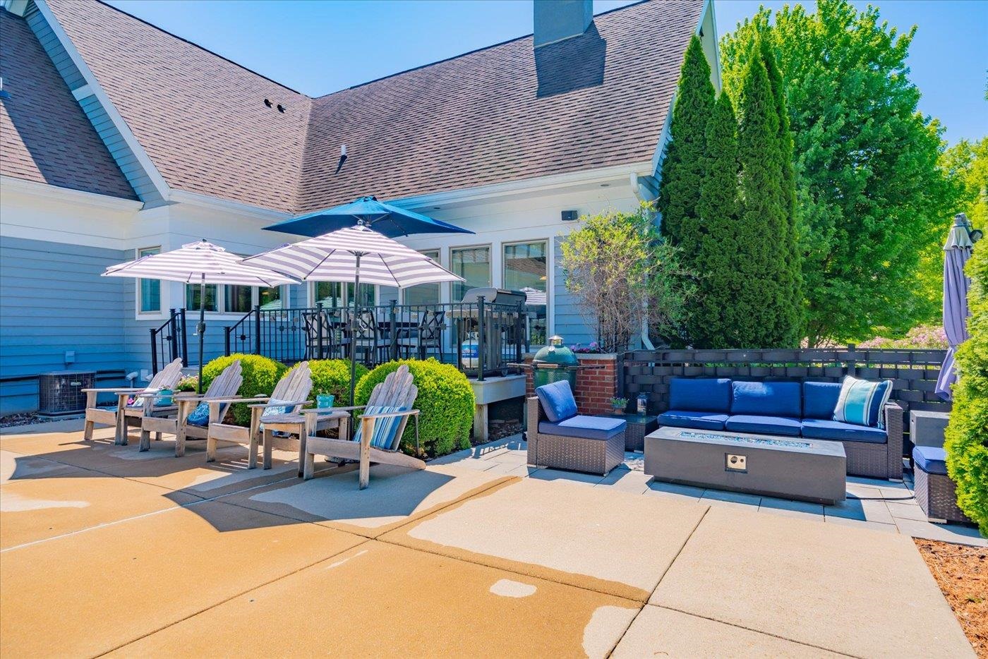 5596 Surrey Lane