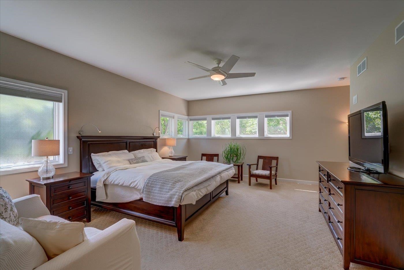 5596 Surrey Lane