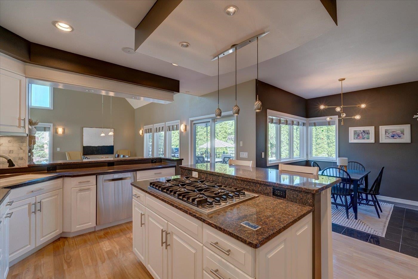 5596 Surrey Lane