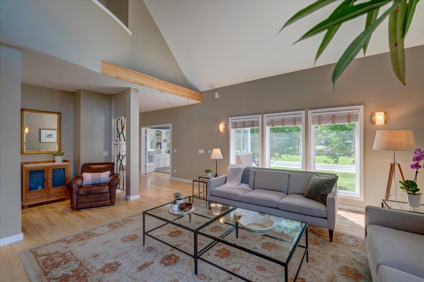 5596 Surrey Lane