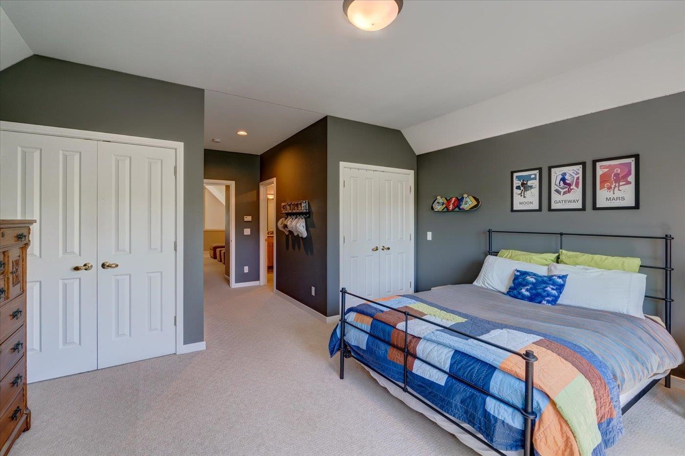 5596 Surrey Lane