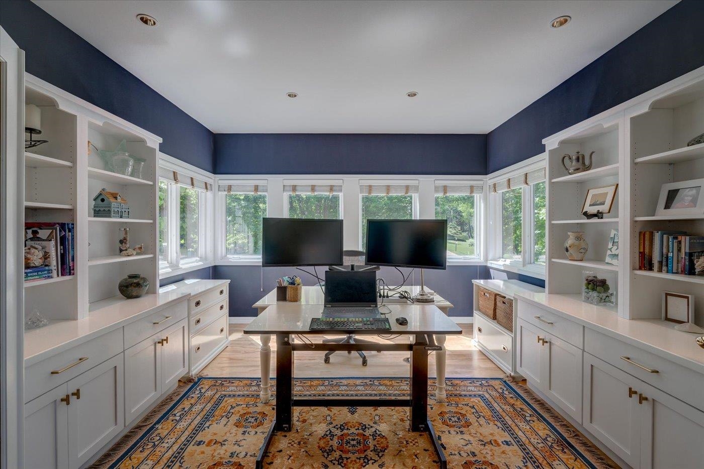 5596 Surrey Lane