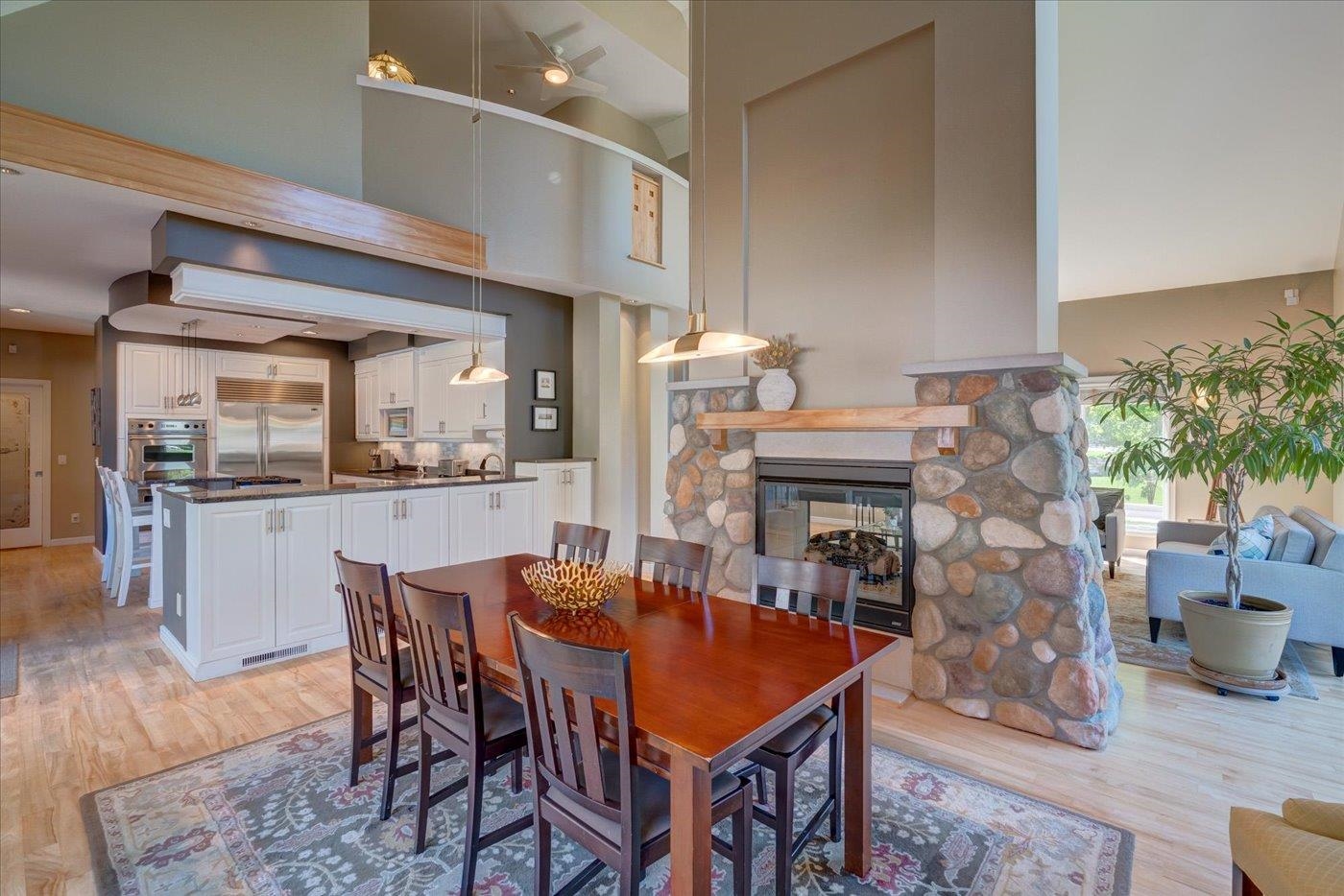 5596 Surrey Lane