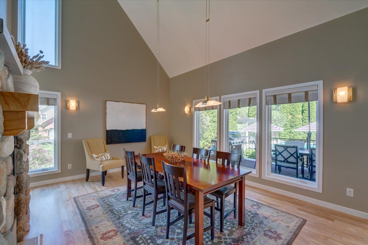 5596 Surrey Lane