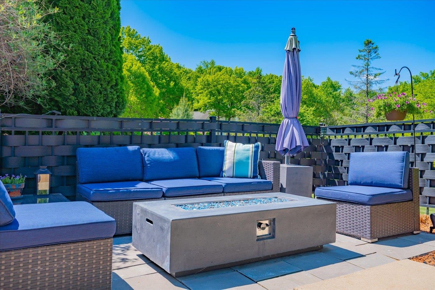5596 Surrey Lane
