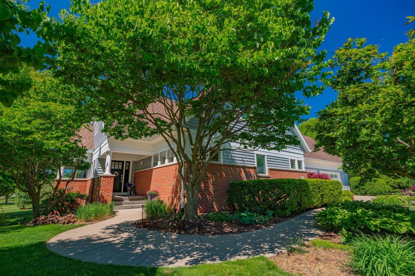 5596 Surrey Lane