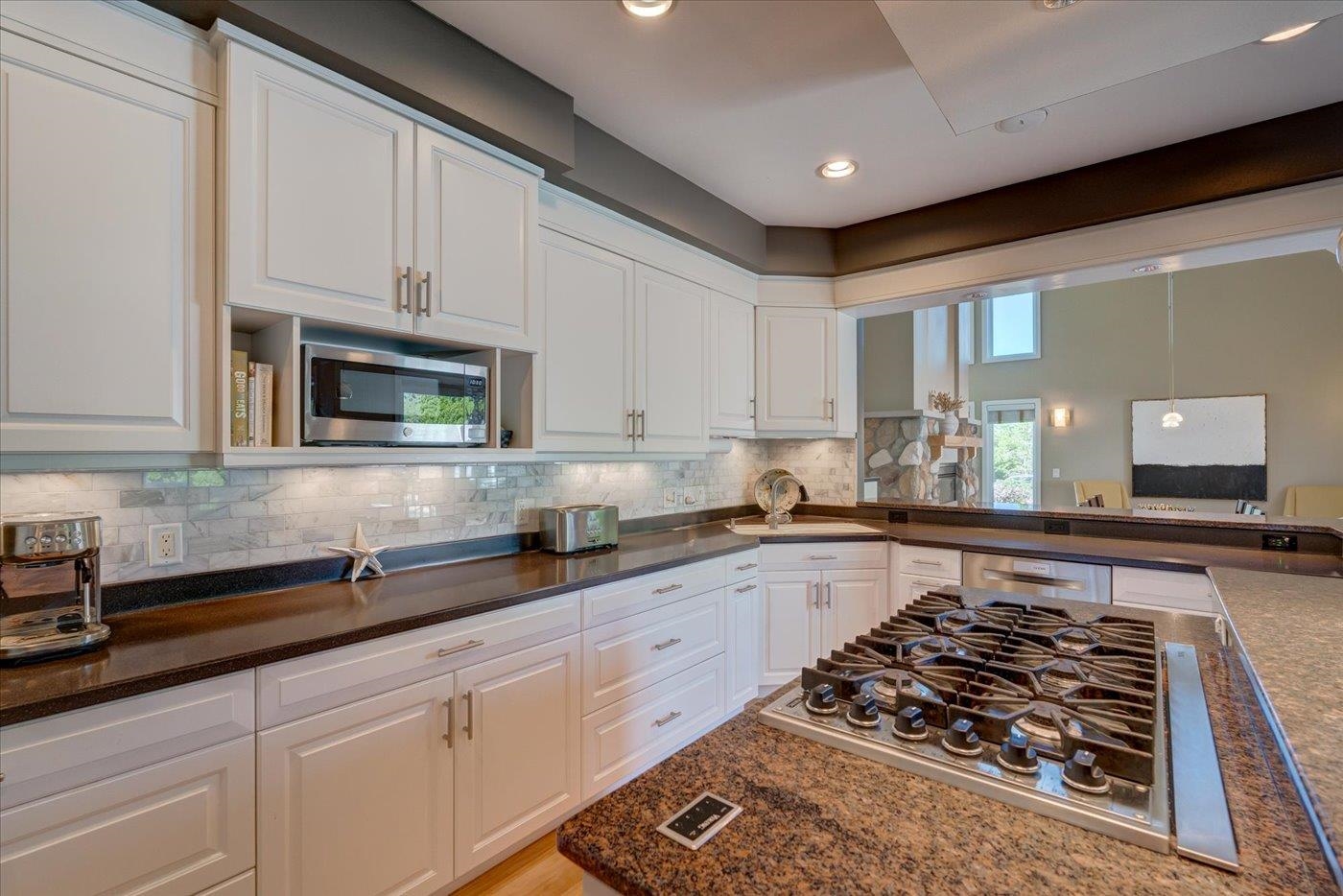 5596 Surrey Lane