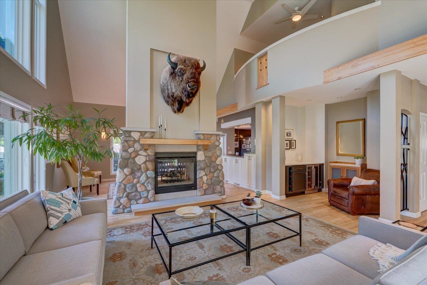 5596 Surrey Lane