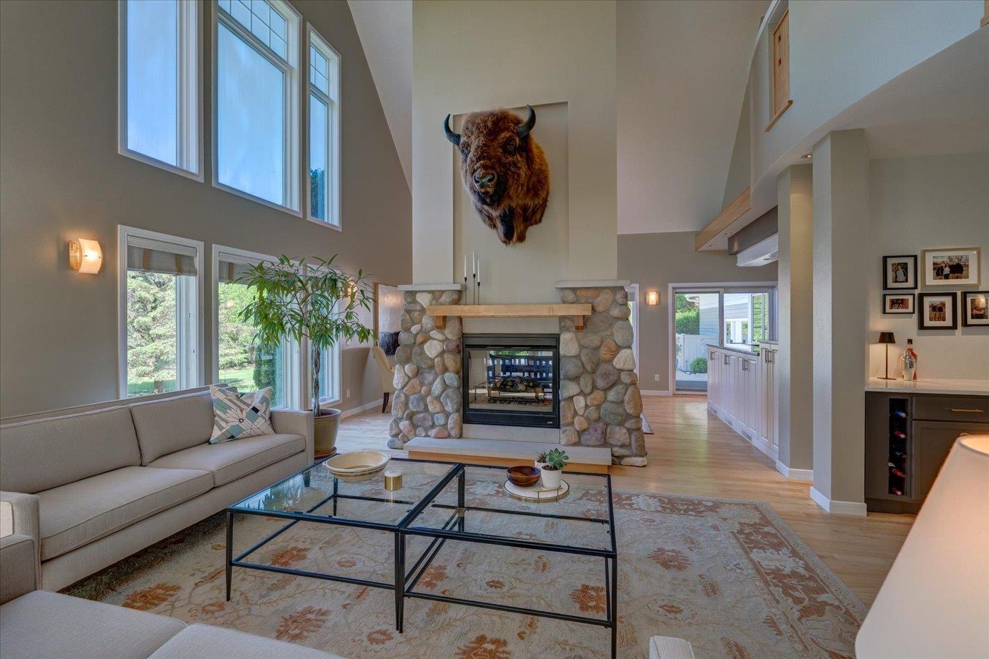 5596 Surrey Lane