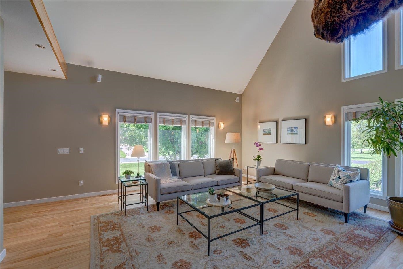 5596 Surrey Lane