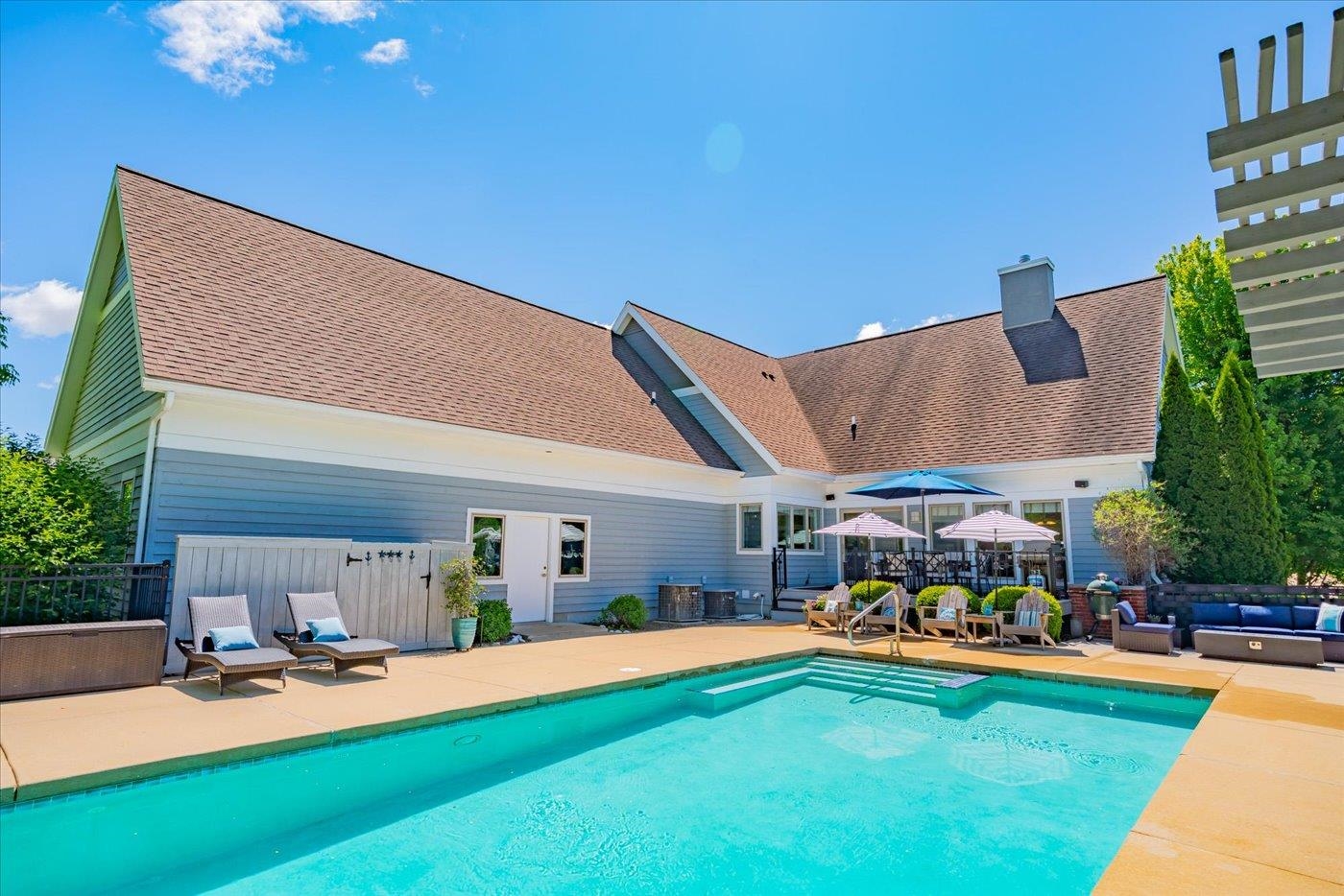 5596 Surrey Lane