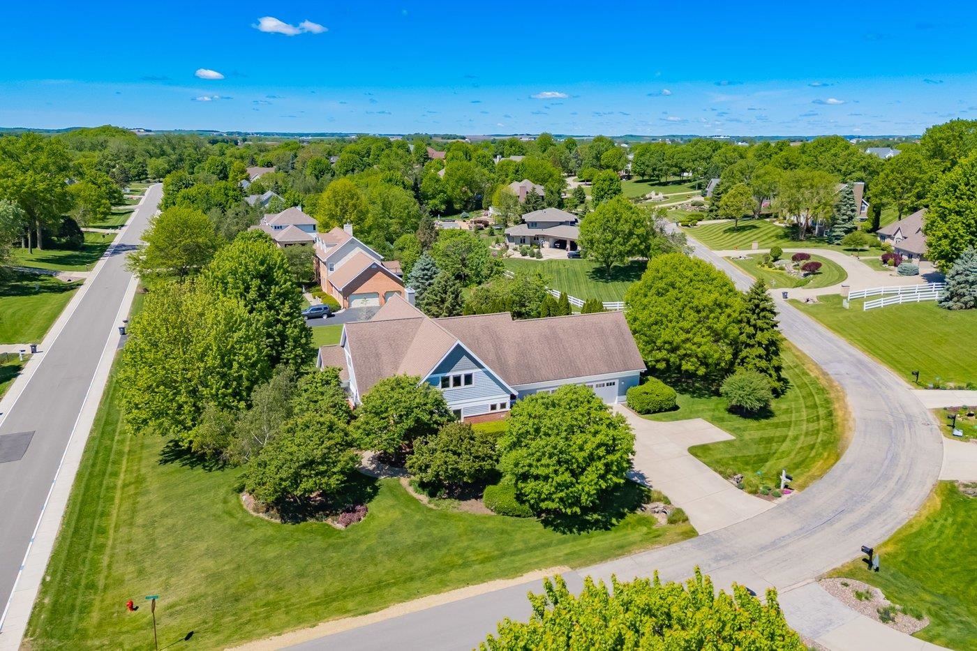 5596 Surrey Lane