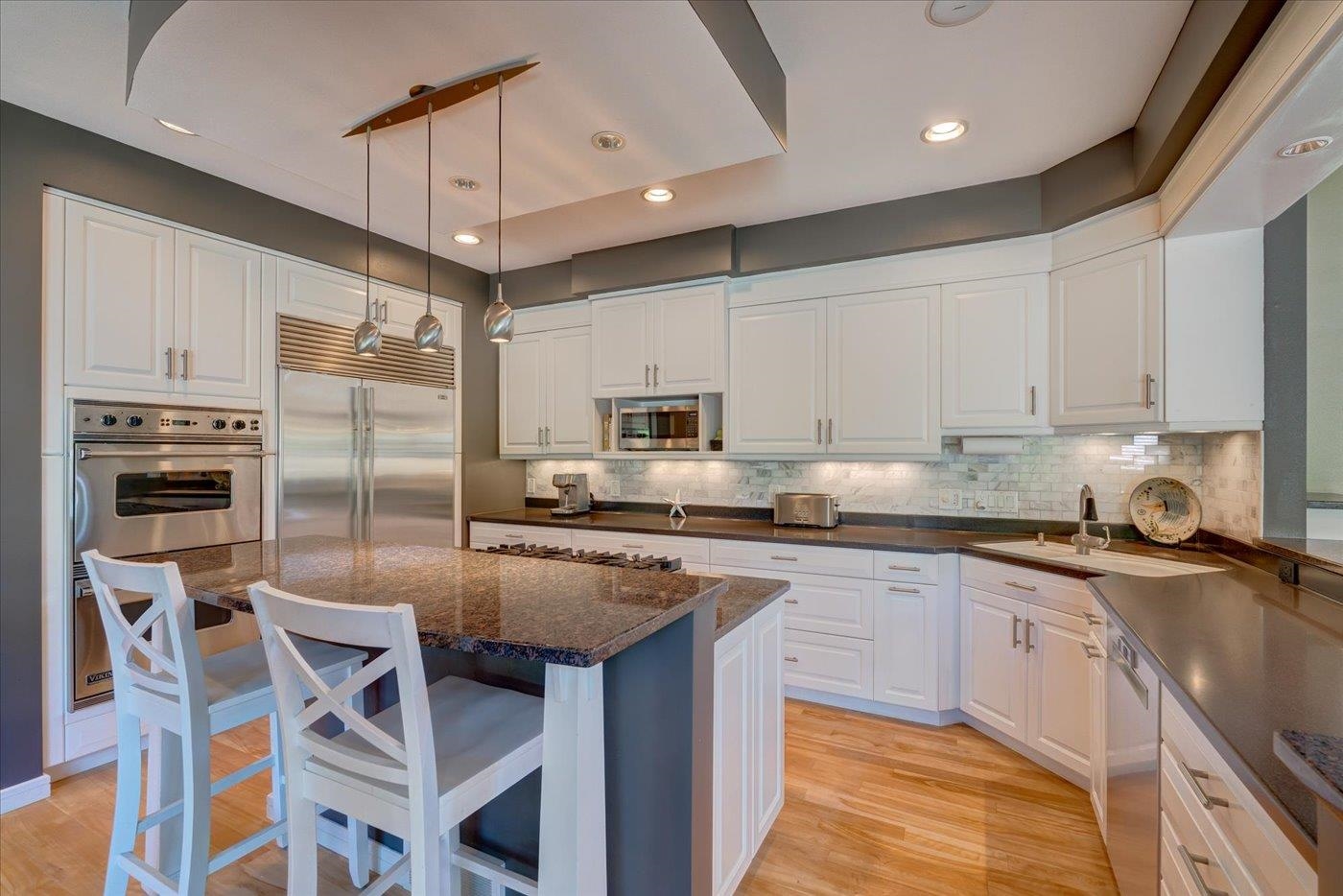 5596 Surrey Lane
