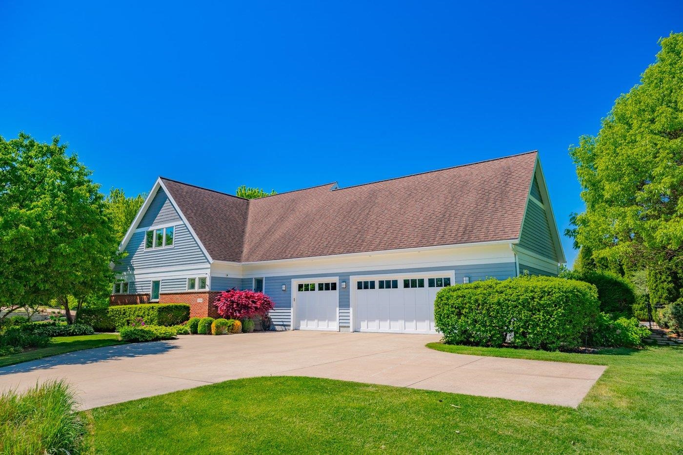 5596 Surrey Lane