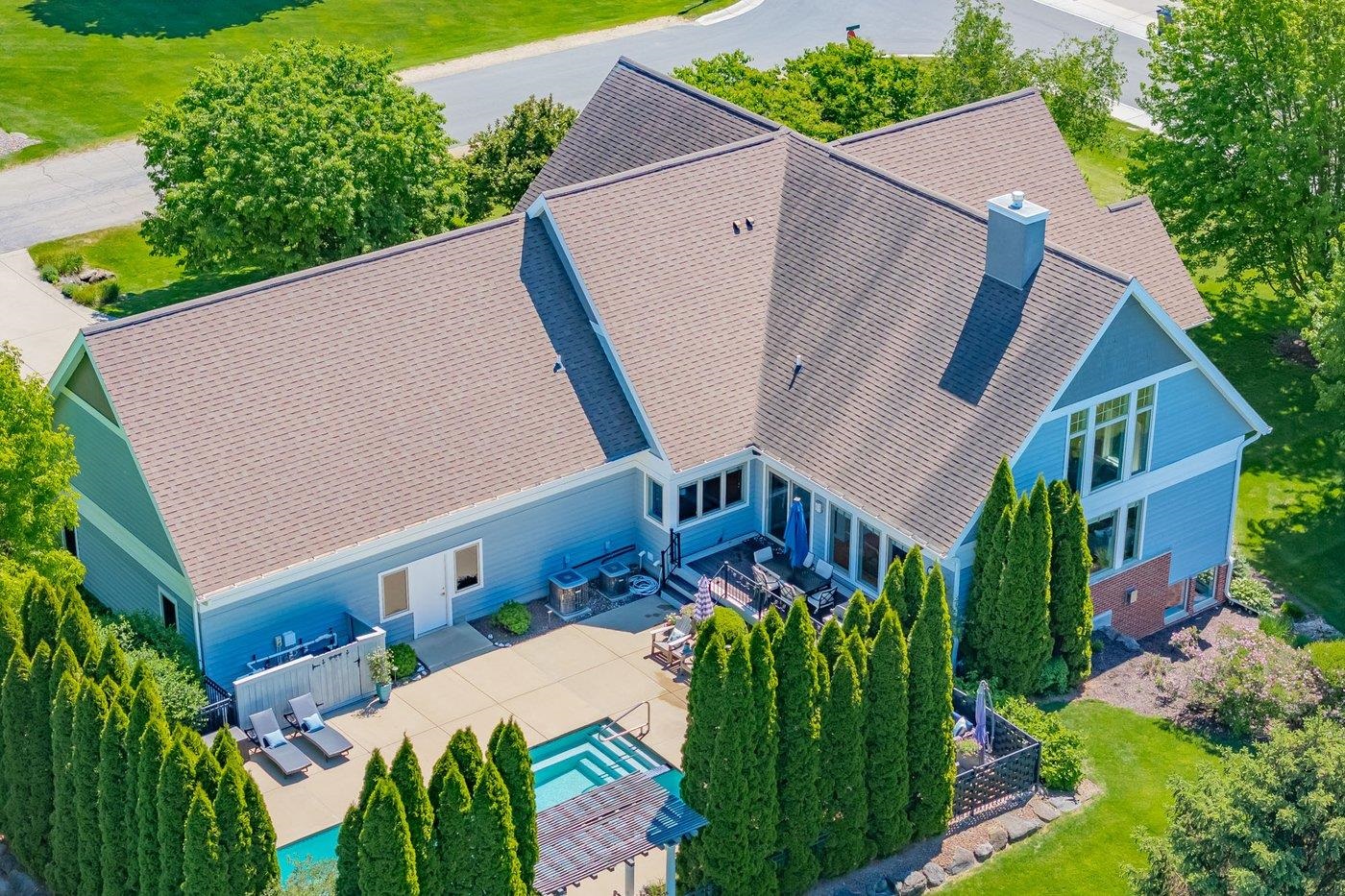 5596 Surrey Lane